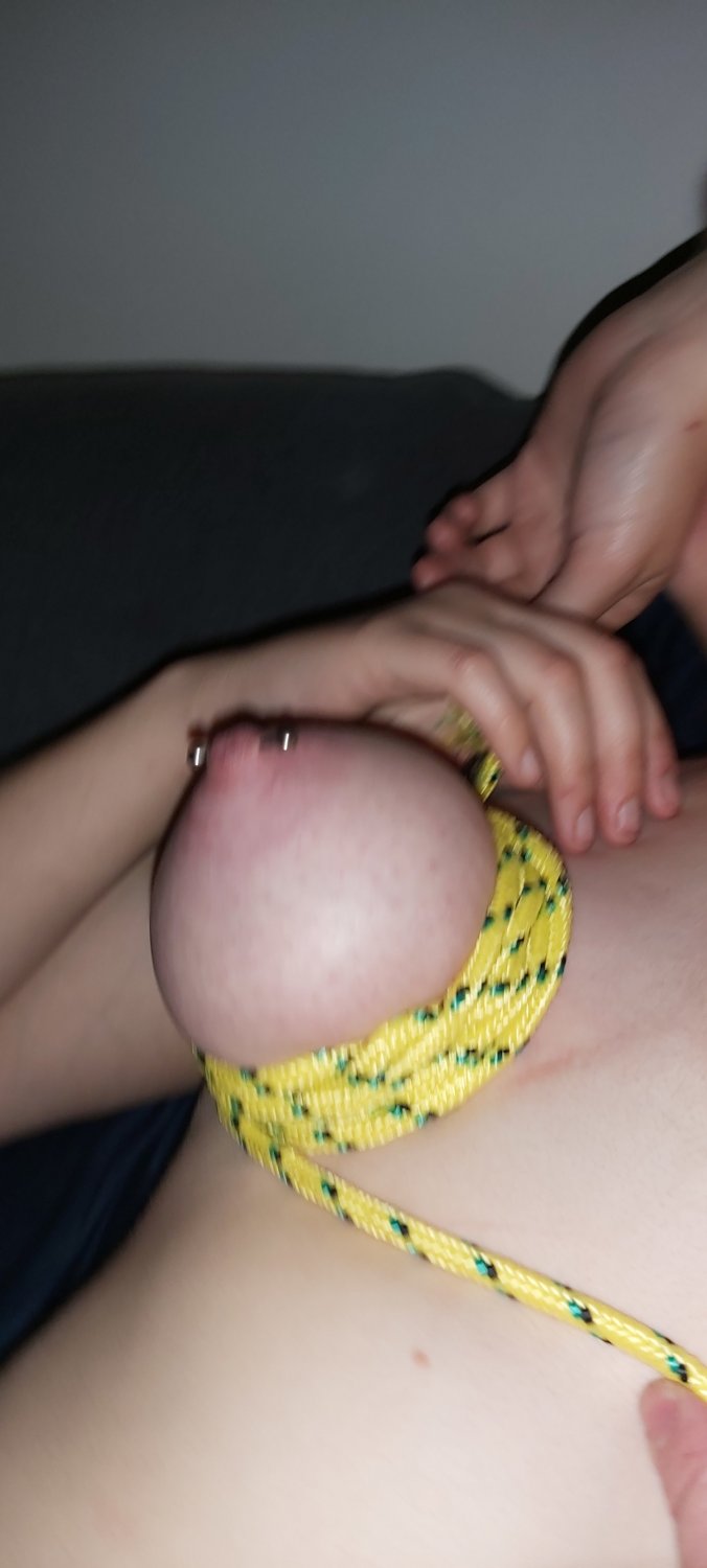 Unaware Girlfriends needs to be used and abused like a fuck slut tele: @Johnking69 to expose yours #D8GRbmGS