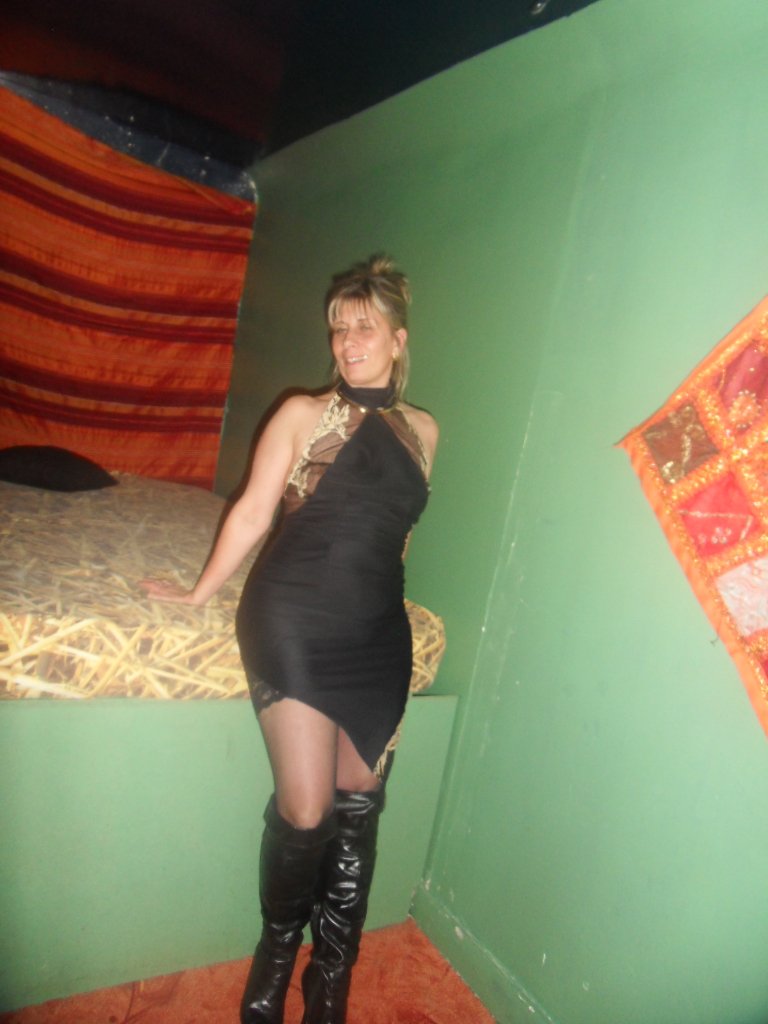 Lisa at the club empire des sens #d37yY7mT
