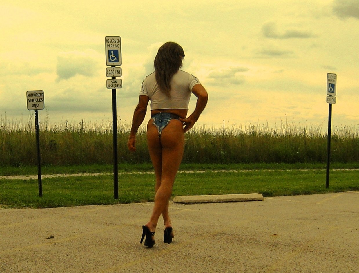 Rachel St.Clair Outdoors in Daisy Dukes #3jJV5yFr