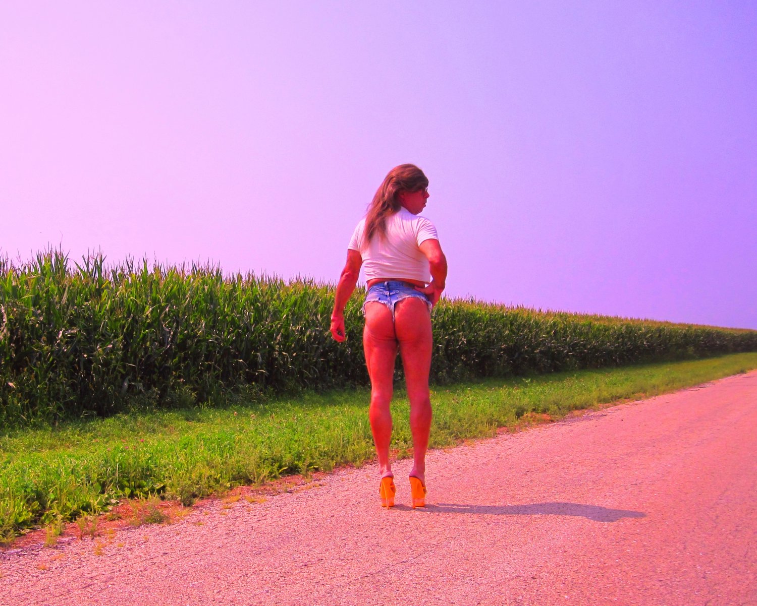 Rachel St.Clair Outdoors in Daisy Dukes #9UhpkUyp