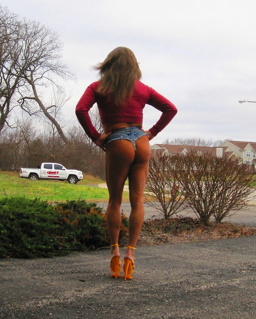 Rachel St.Clair Outdoors in Daisy Dukes #JihW6ew5