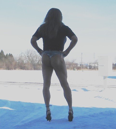 Rachel St.Clair Outdoors in Daisy Dukes #ZKNodS34