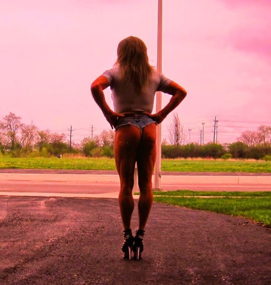 Rachel St.Clair Outdoors in Daisy Dukes #gVCF7XXF