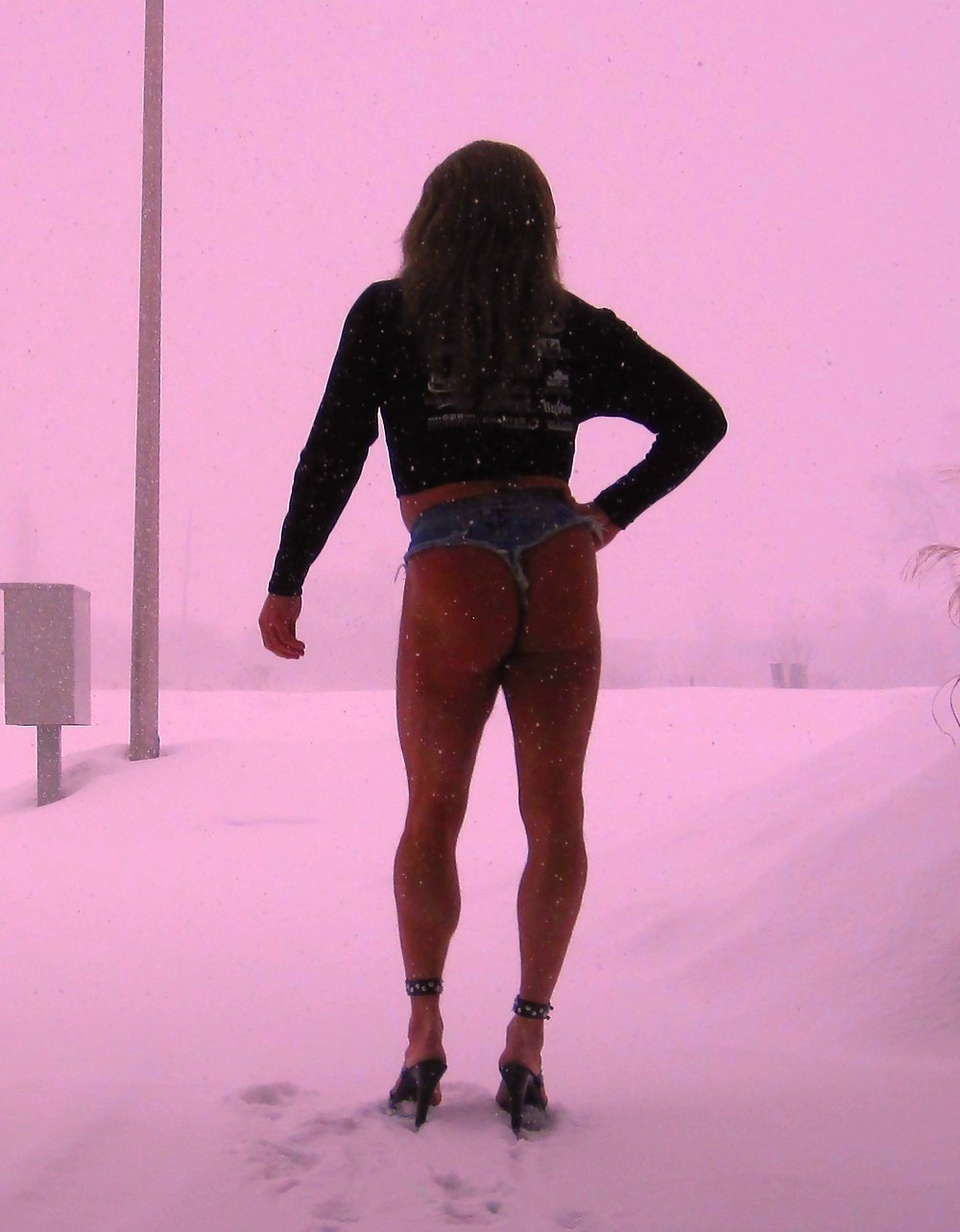 Rachel St.Clair Outdoors in Daisy Dukes #zY95mEAu