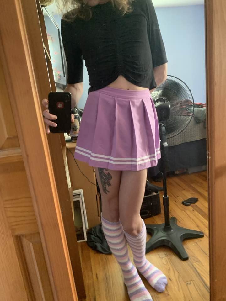Sissy Ana tried to purge, but missed the attention & Exposure - kik: shibunii - #3xTio2Cp