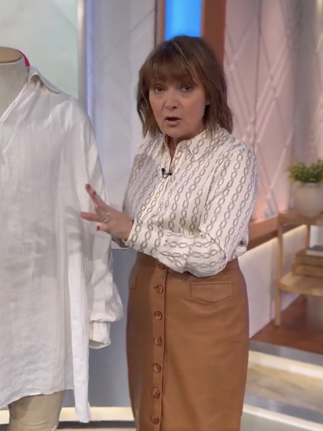 Lorraine Kelly - wipe clean π¦π¦π¦ #53oWdyEH