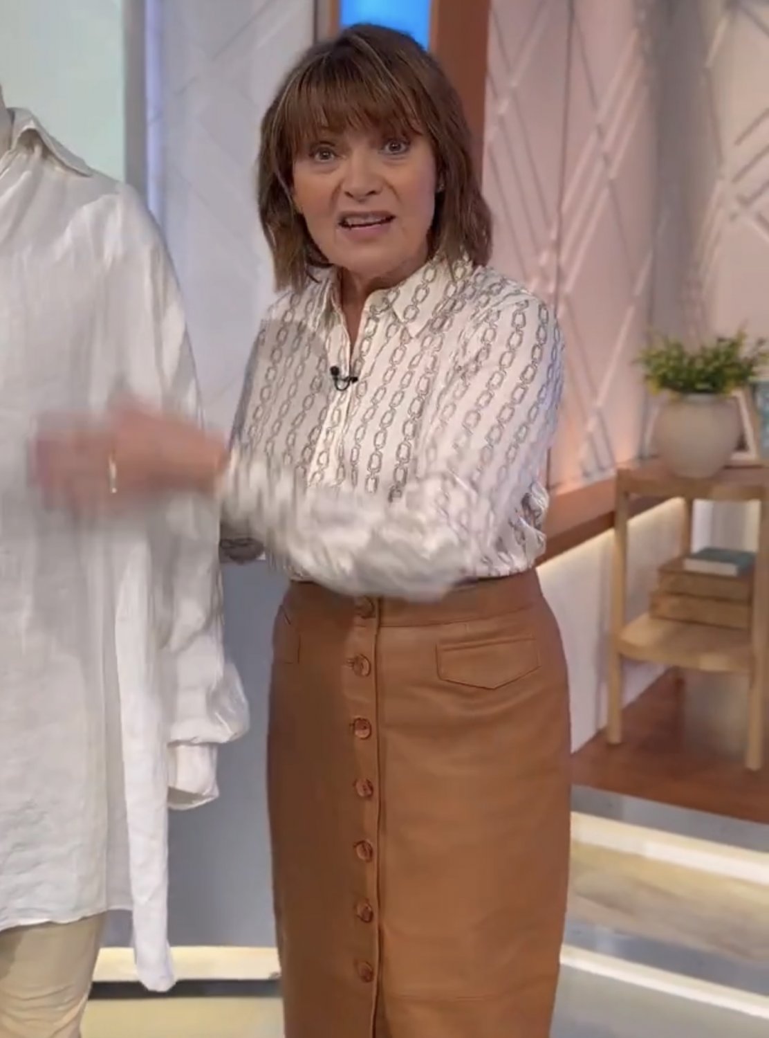 Lorraine Kelly - wipe clean π¦π¦π¦ #MrZ32zRN