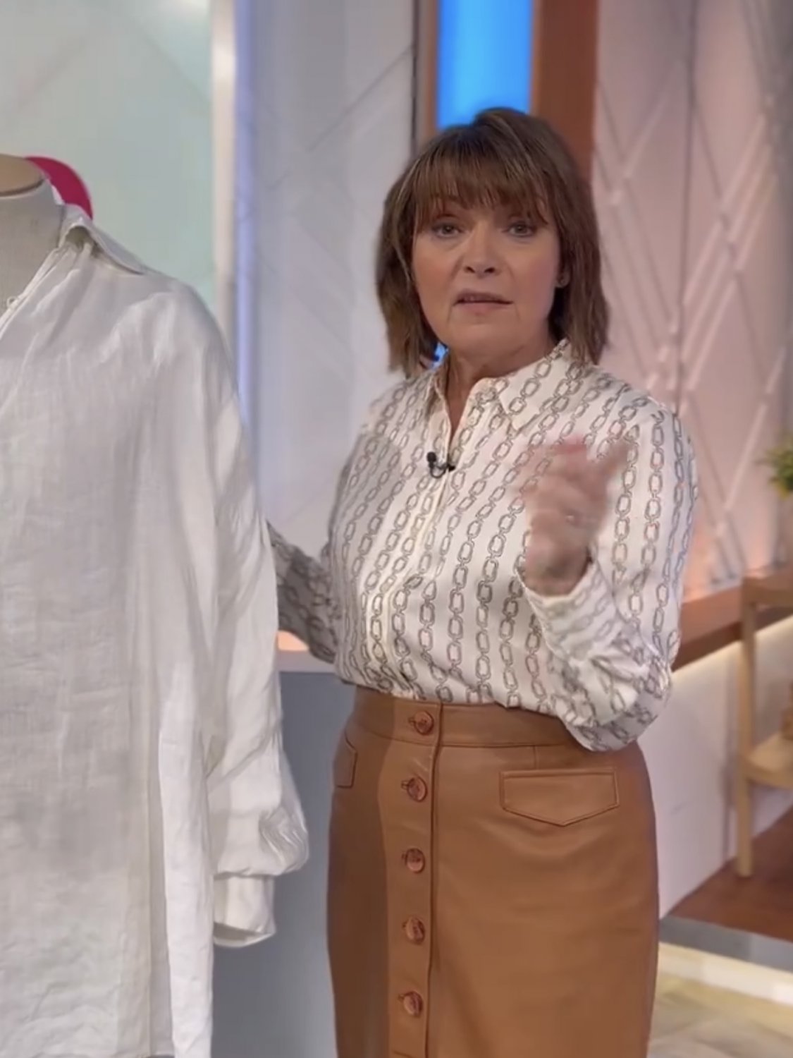 Lorraine Kelly - wipe clean π¦π¦π¦ #Vgq7YBWX