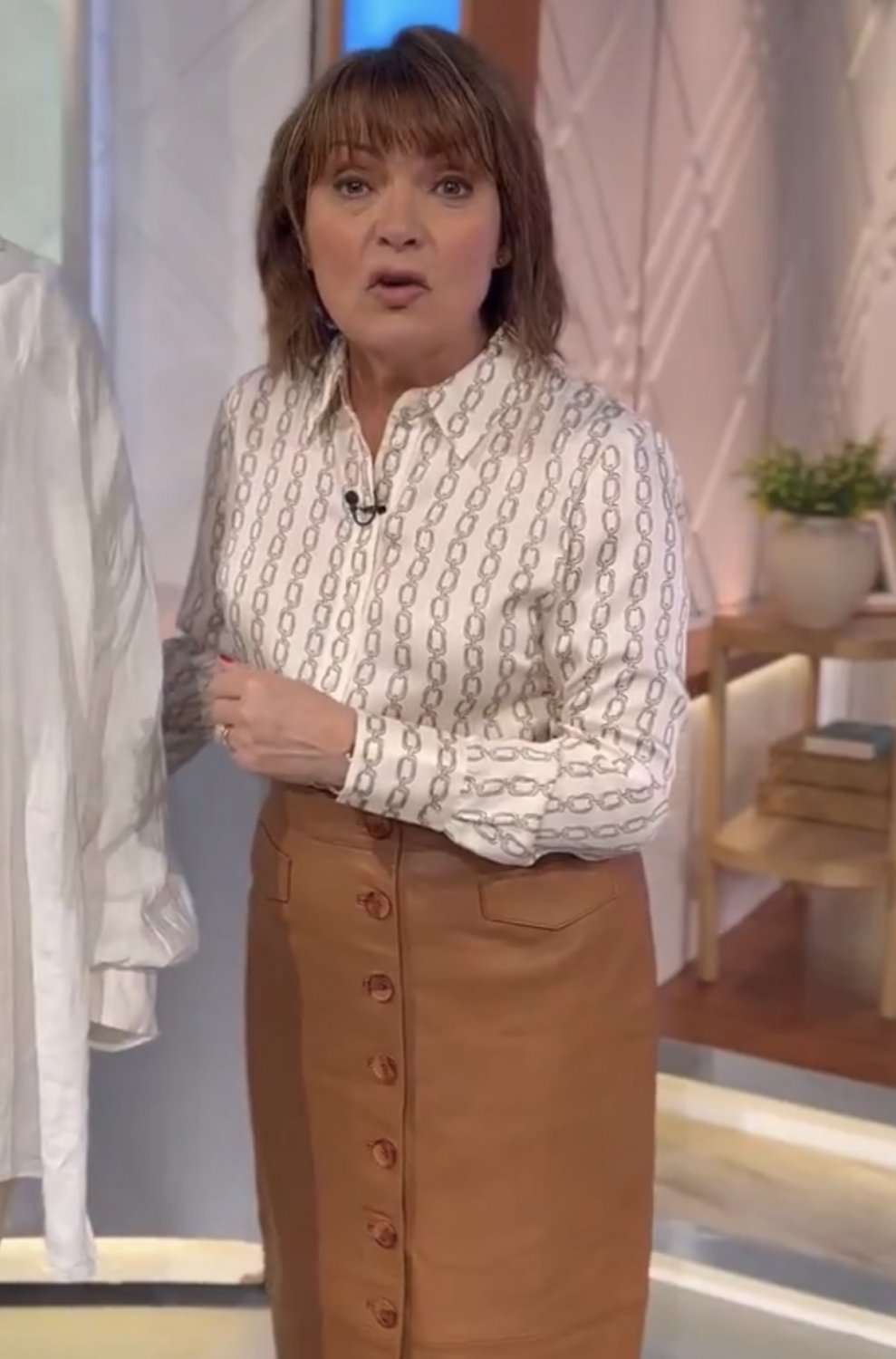 Lorraine Kelly - wipe clean π¦π¦π¦ #fdnmdxek