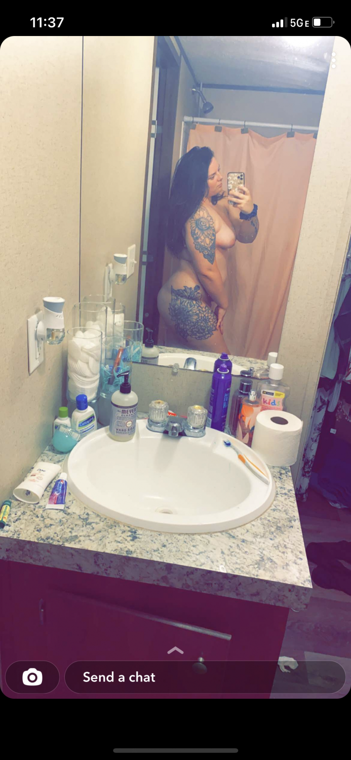 Bunch a bitches and my favorite whore #4SIYAcCq