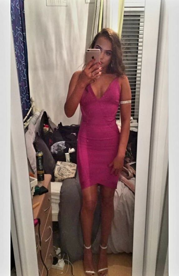 19 year old Worthing slut Avery Anderson can’t help exposing her whore holes. #NatJA0id