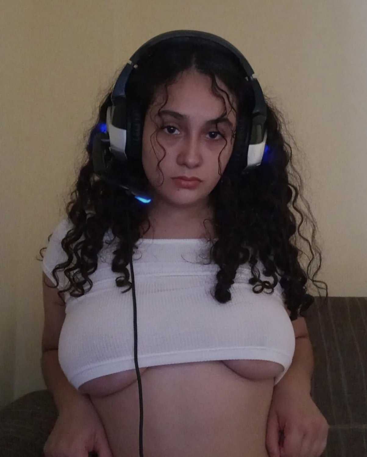 Busty Argentinian slut #c2VHeCPs