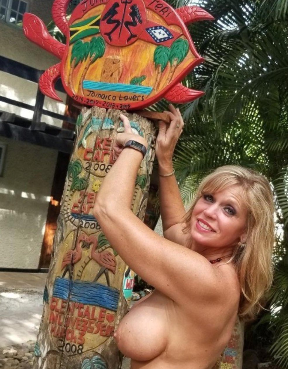 Big tit milf who is she? #x7hB9S2n