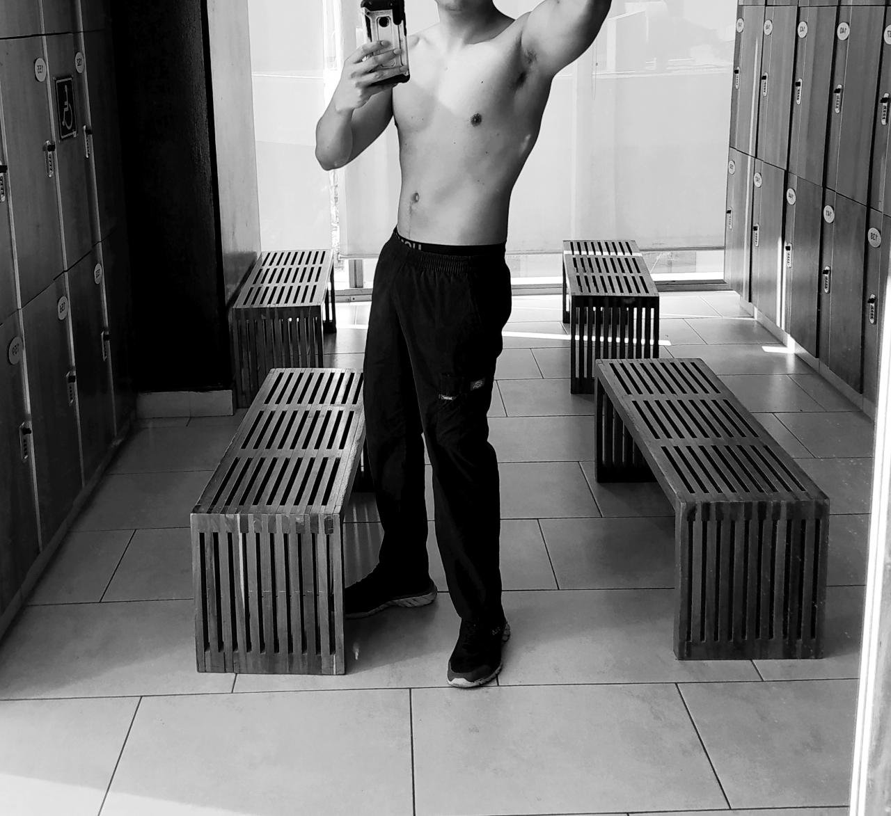 Adan Leon es hetero y le encanta mostrar tu rica verga. +52 735 128 9309 #UI51Sf22