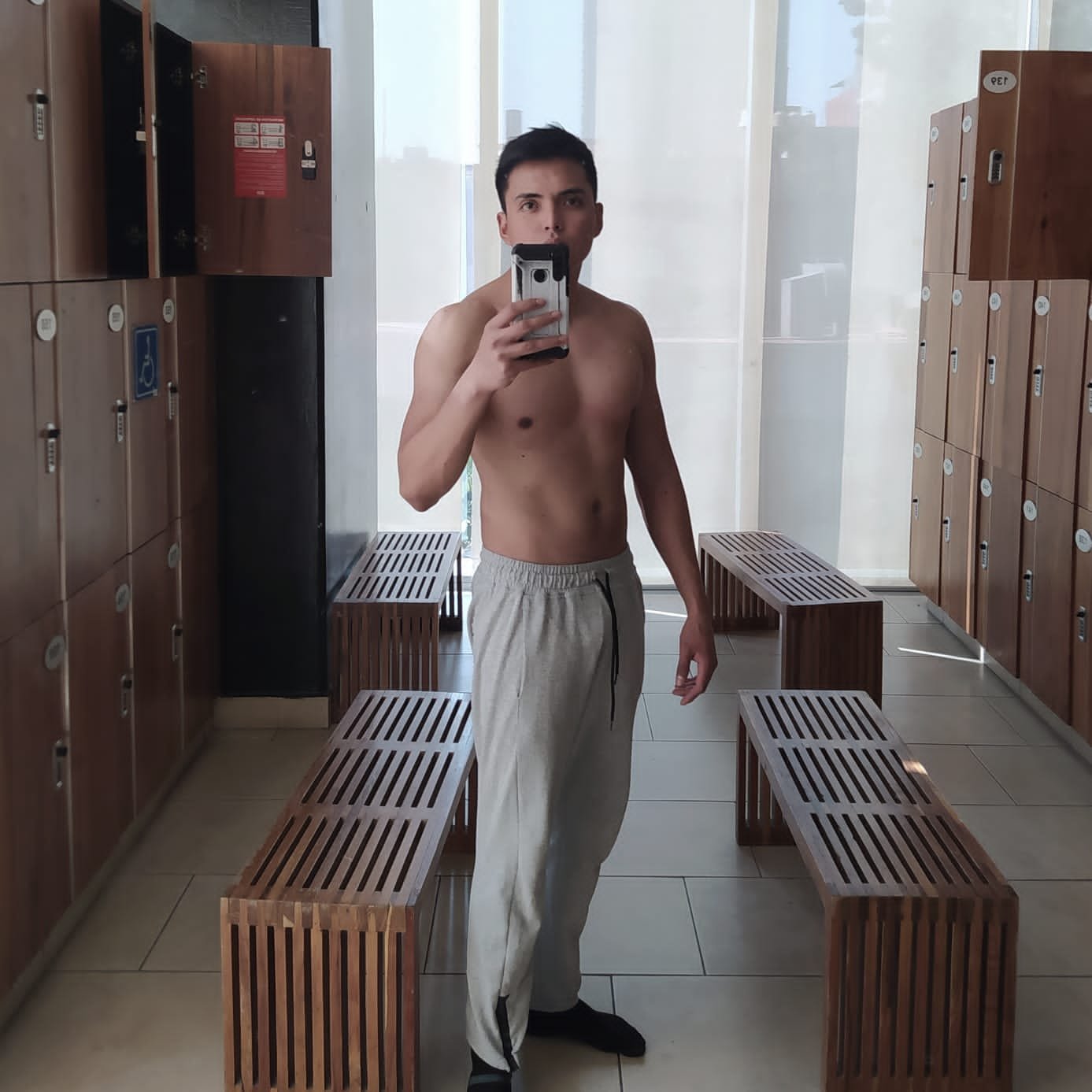 Adan Leon  es hetero y le encanta mostrar tu rica verga. +52 735 128 9309 #yRfCZSMv