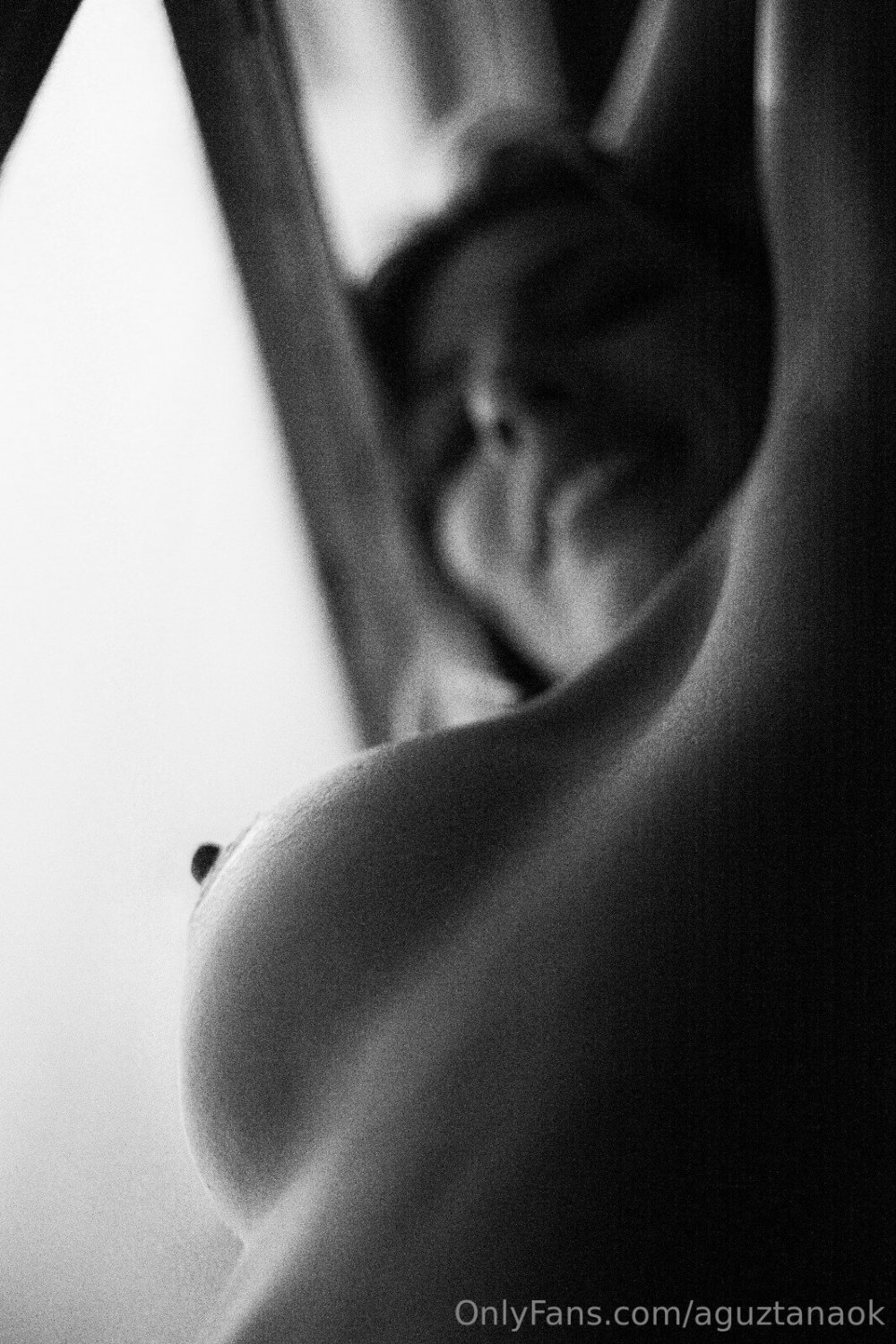 She's got the whole world in her hands... or should we say, on her chest! 🌍🍈∀ƃnz┴ɐuɐ - ∀ƃnzʇɐuɐoʞ #s3GC9BRj