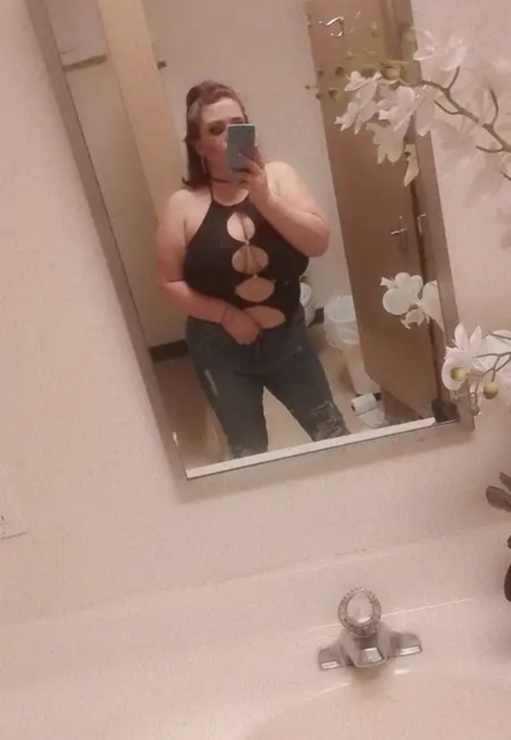 They selling it someone buying it Pt.1 #9P0sIo35