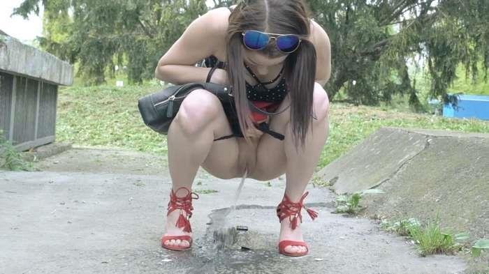 Outdoor pissing 21 #YfsUN2Ij