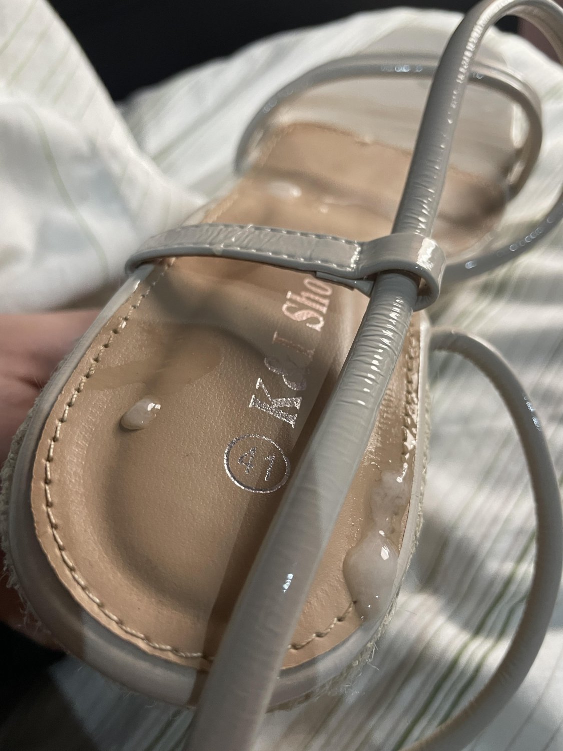 At my cousin's house and I took the opportunity to cum on her heels #A5H8SFHV