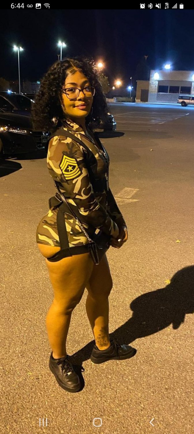 This bitch got an ass on her #SerFhizA