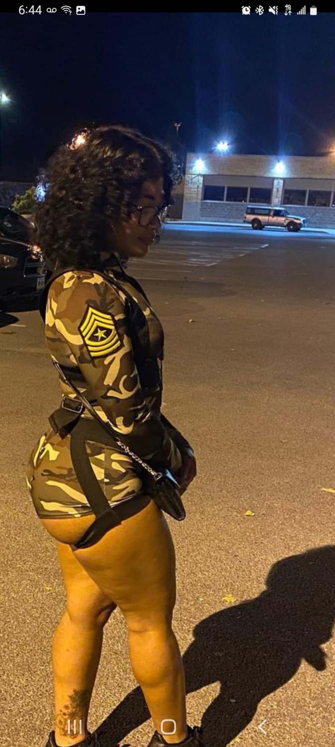 This bitch got an ass on her #vYDm5NmR