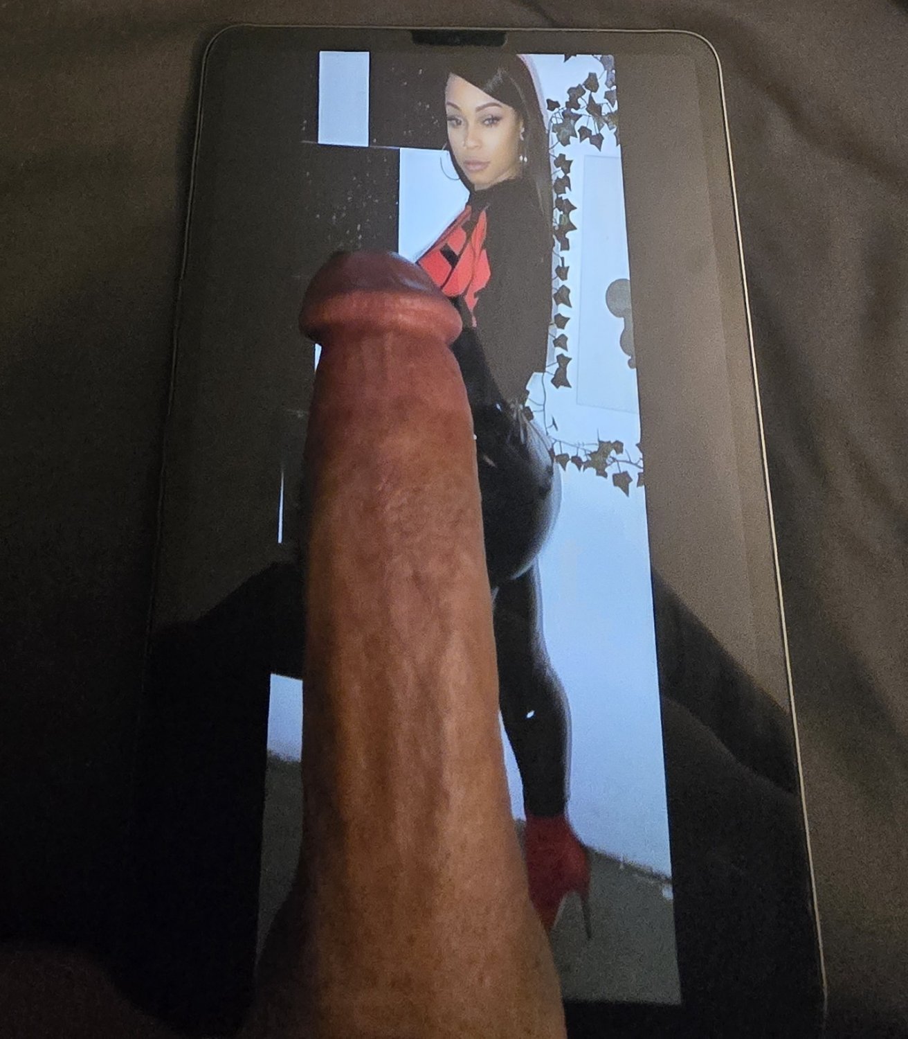 My morning wood became a morning rock for EbonyQueen28 #JsOc0LJm