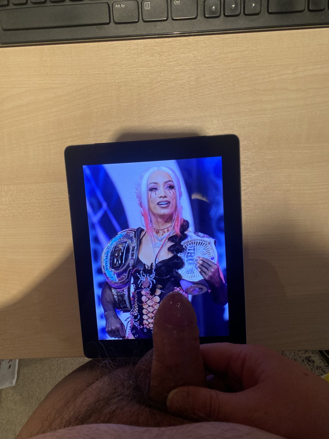 Mercedes Monè Cum & Piss Tribute #3EiZ912Z