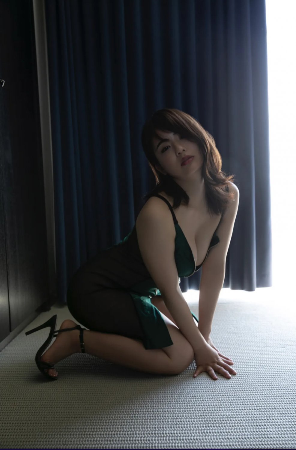 Natsumi Hirajima 平嶋夏海, ＦＲＩＤＡＹデジタル写真集 「甘い密会－ベッドの上で－」 Set01 #PlO1qmlV