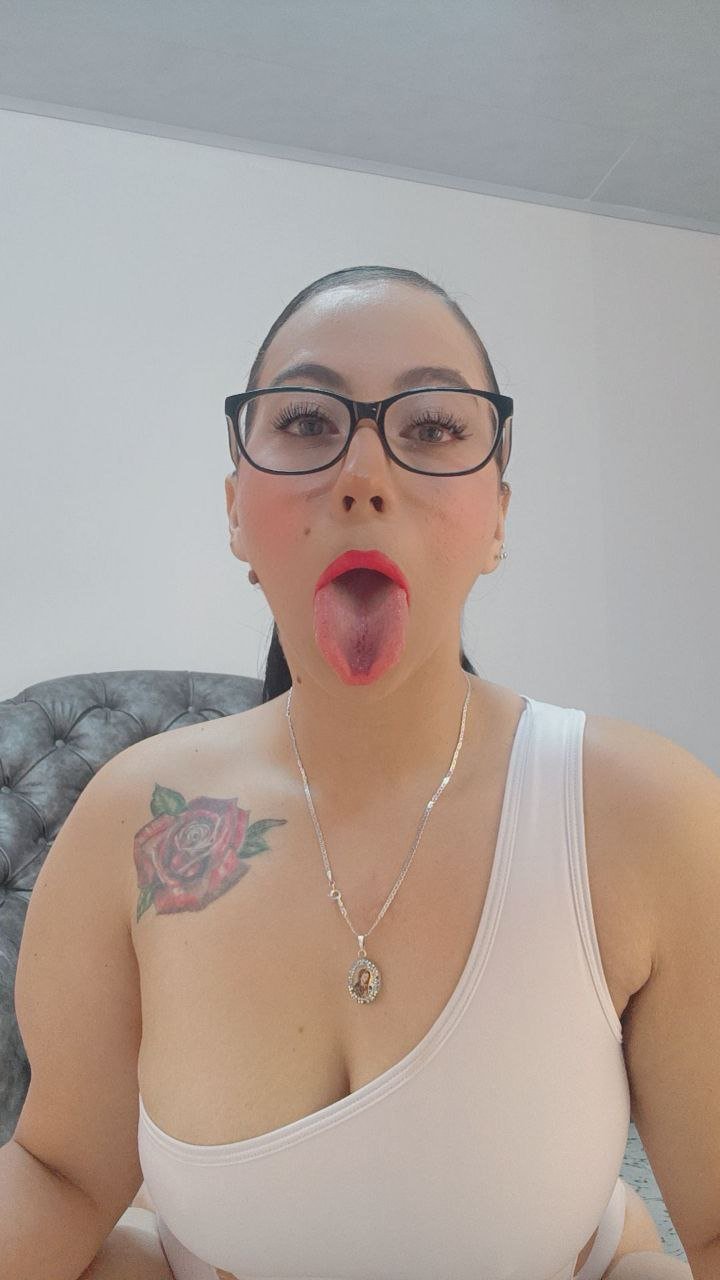 You have an appointment with this secretary... why haven't you arrived yet?... #ya2phwTh