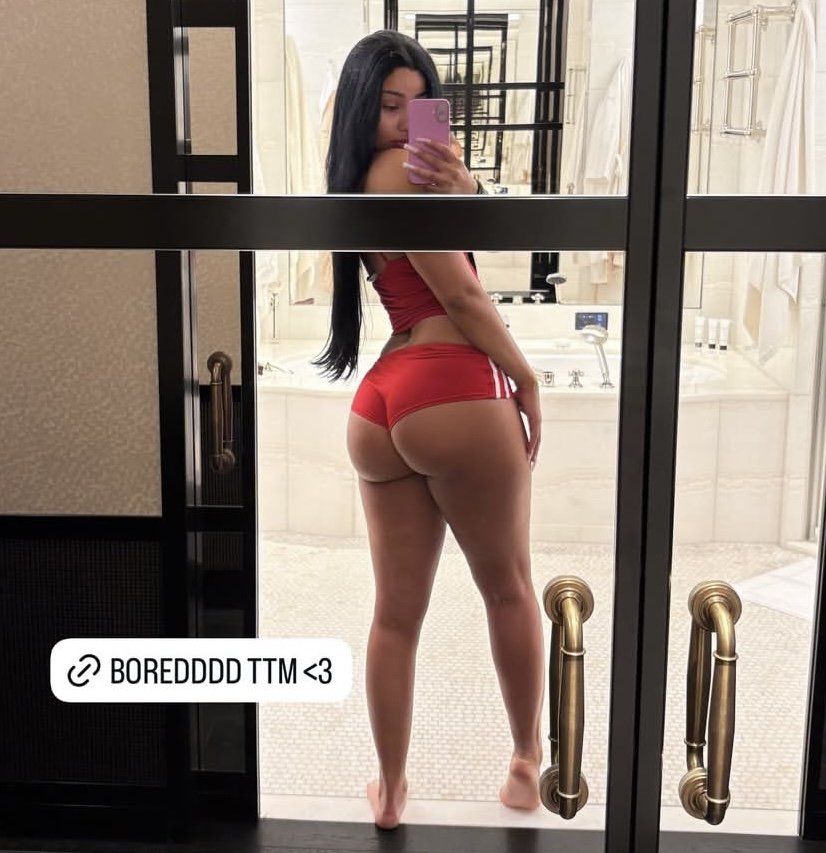 Somebody buy her OF #2MUoIKzy