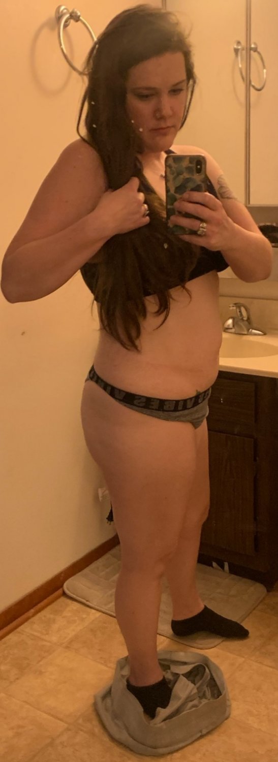 Amateur Samantha and her meaty body naked for the net π #EzoyY5j3