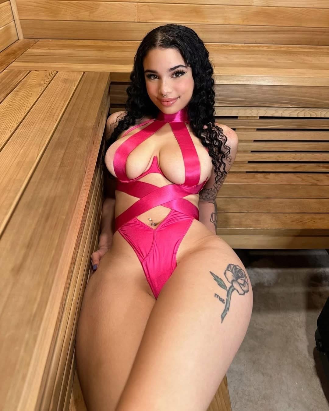 Sexy hot brunette 🥵🔥 #GRh34gxD