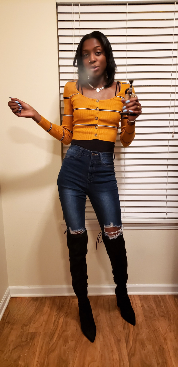 Jada SHS Poses With Her Bong - Then Vapes A BWC #WbpJrXat