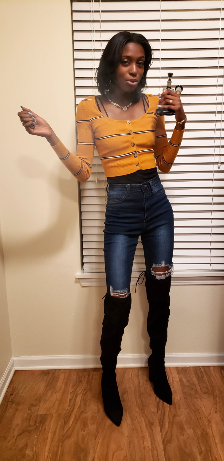 Jada SHS Poses With Her Bong - Then Vapes A BWC #yTREiHDK