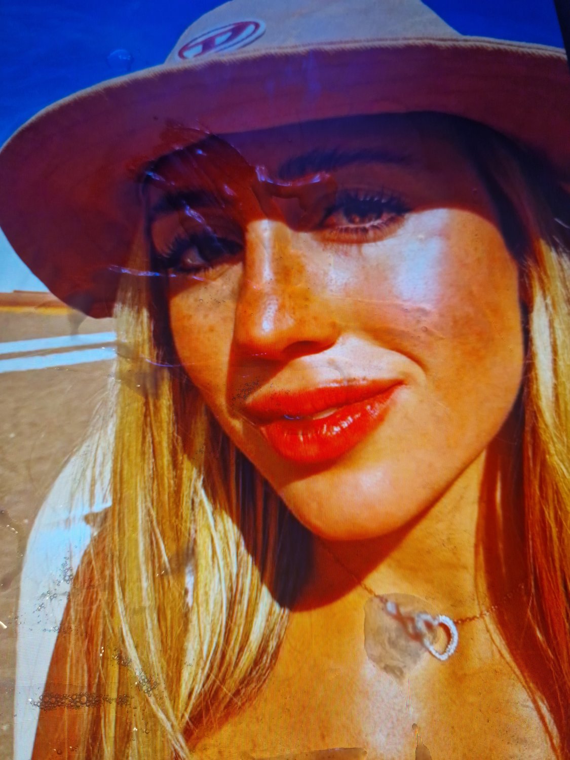 Cumtribute homenaje Morena Beltrán. ¡Le lleno la cara de leche y le escupo por puta, zorra sacaleche #BrOJtCNr