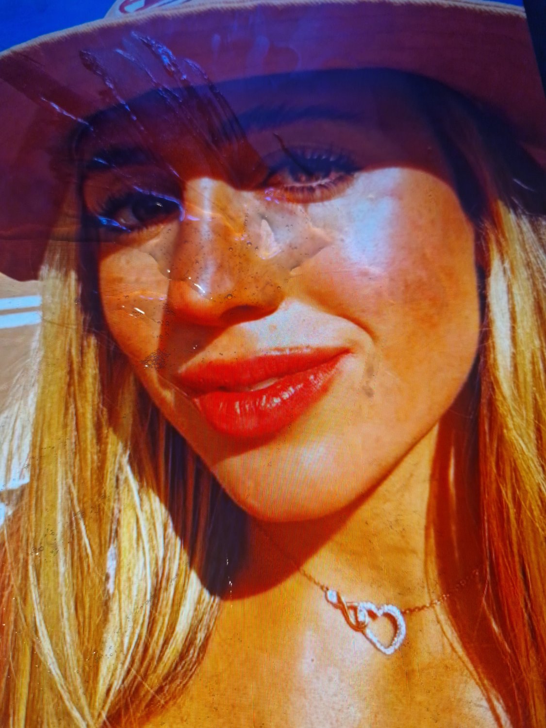 Cumtribute homenaje Morena Beltrán. ¡Le lleno la cara de leche y le escupo por puta, zorra sacaleche #EbqWfjer