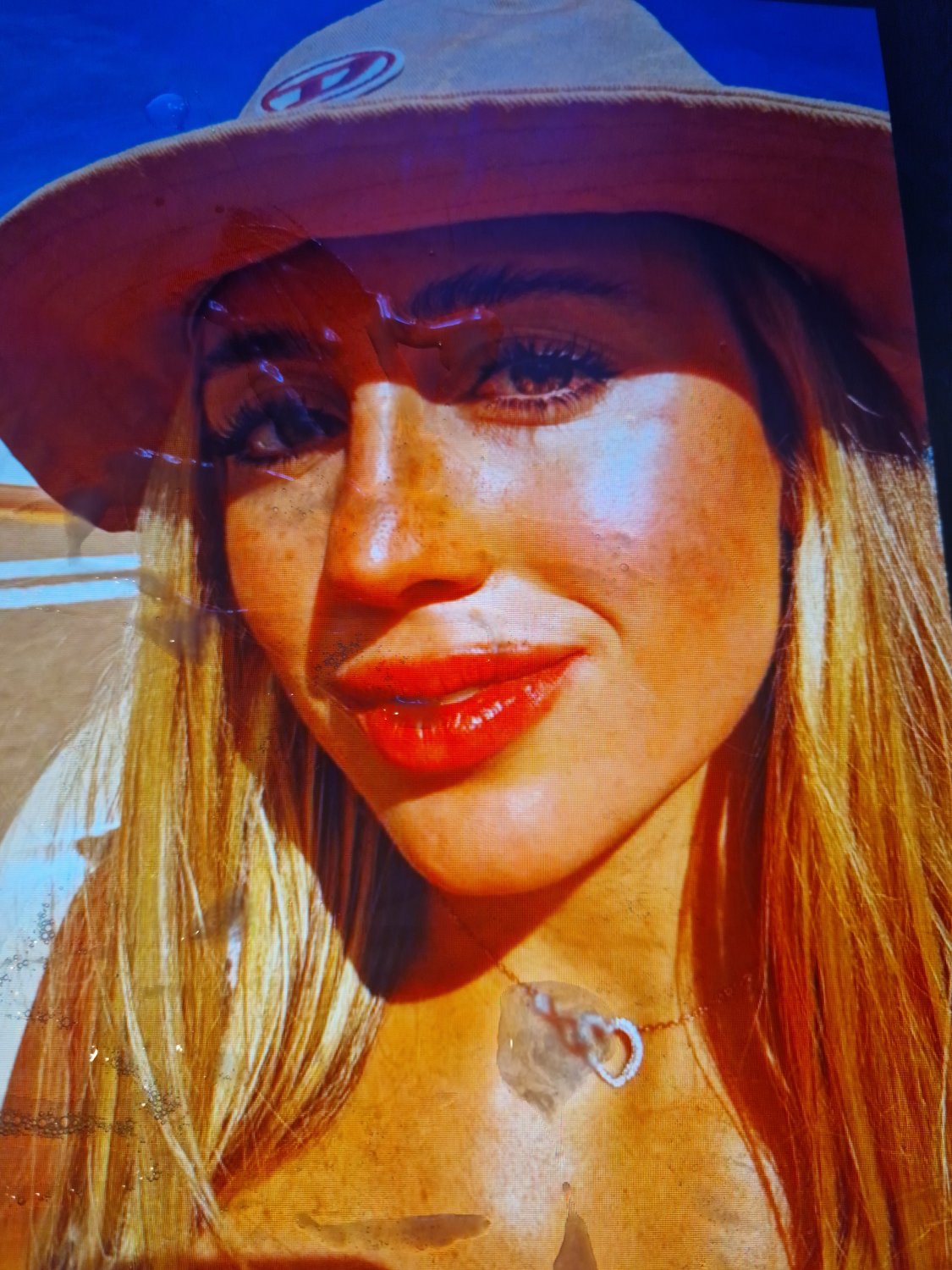 Cumtribute homenaje Morena Beltrán. ¡Le lleno la cara de leche y le escupo por puta, zorra sacaleche #vKD78ez1