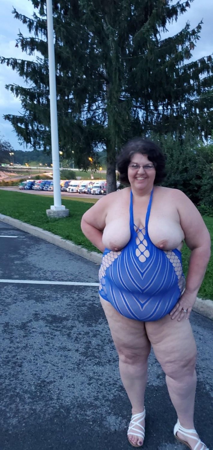 One sexy cougar #OQilWjeX