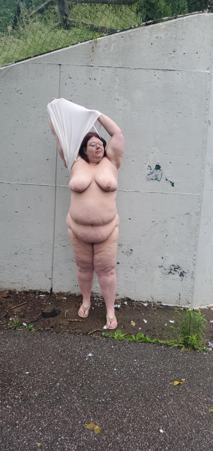 One sexy cougar #SqN9gjWg