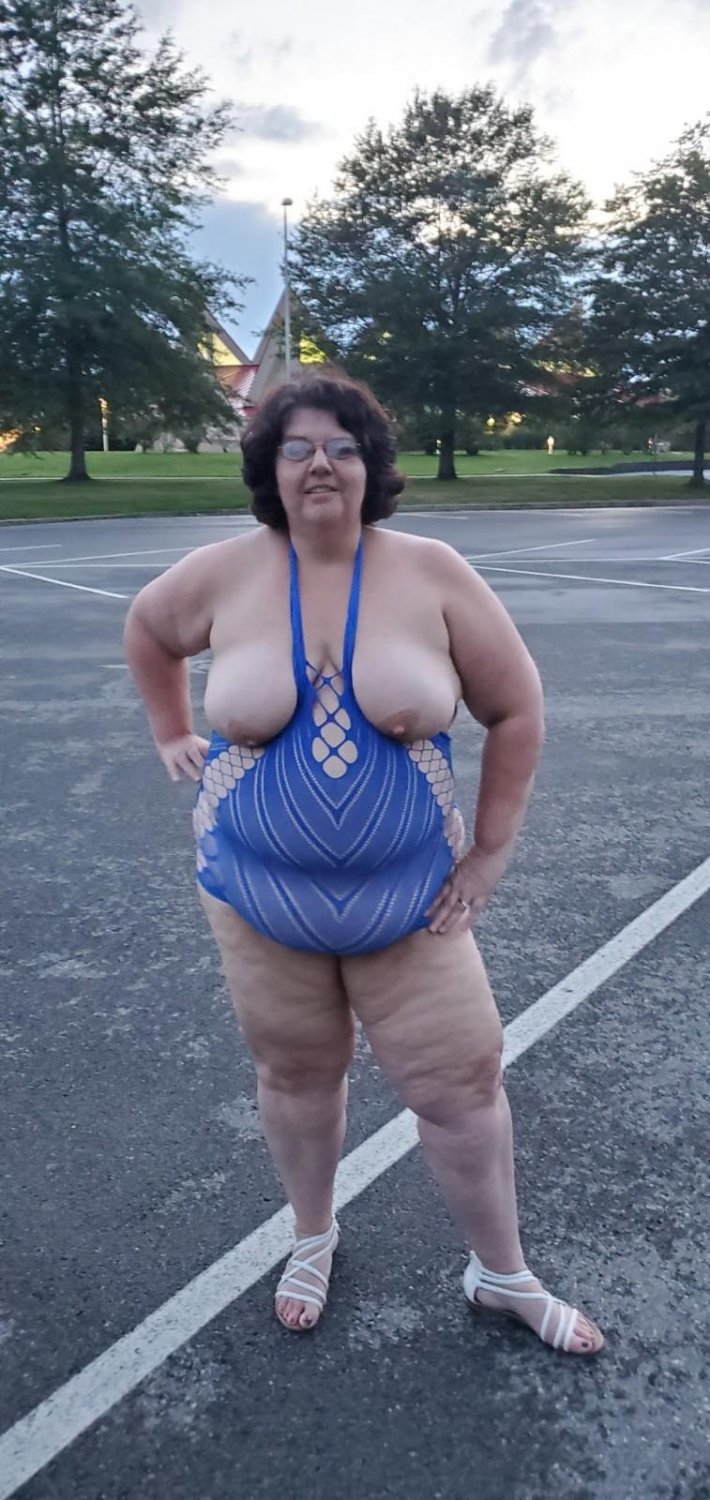 One sexy cougar #VHIX5uzw