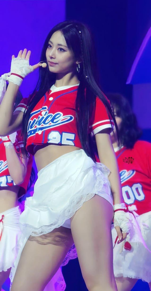 Tzuyu (Twice) Pictures 1 📷 #UhQhPzEO