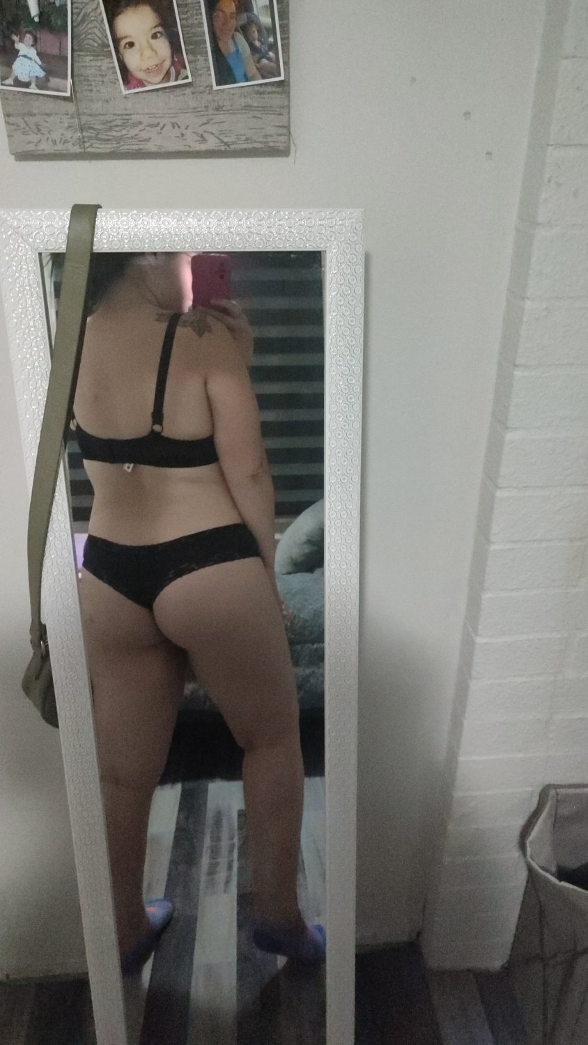 My hotwife showing her huge ass #KtpmdohG