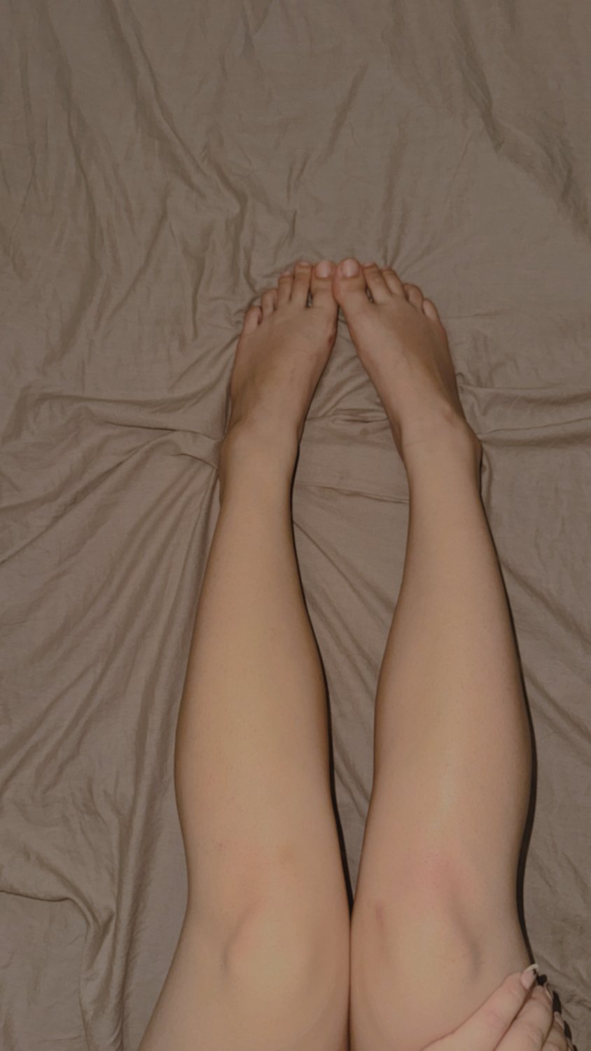 Teen showing her feet #IRMLHOtn