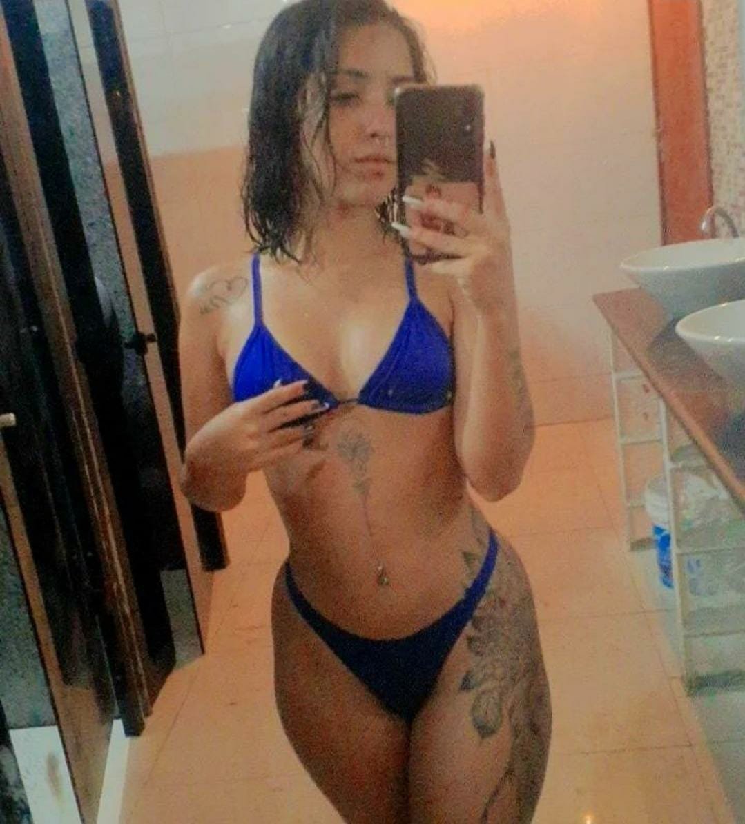 Olha como ela exibe o corpo #qmg9SaTV