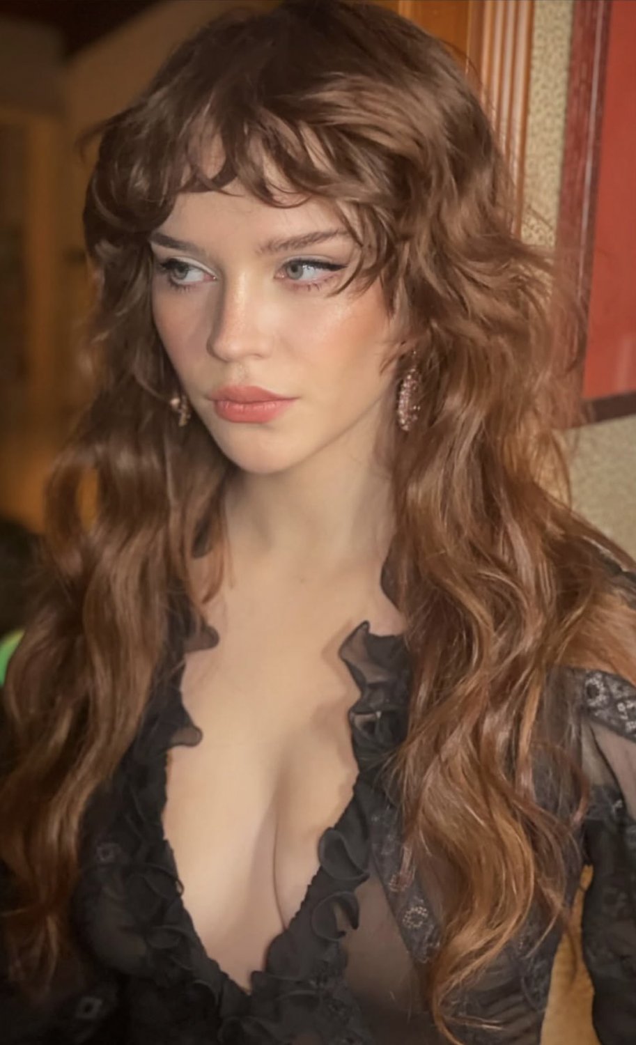 Sophie Thatcher face #zvugXOjY