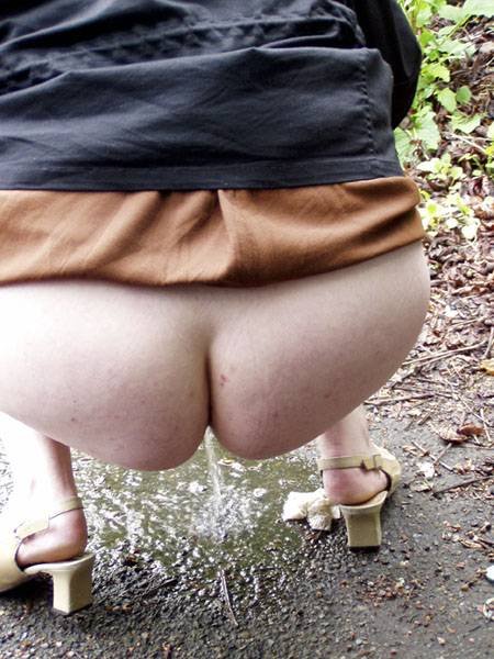 Outdoor pissing 26 #qQmi1flo