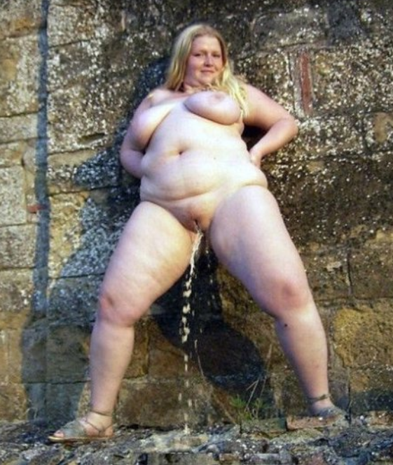 Outdoor pissing 27 #4vxlljAh