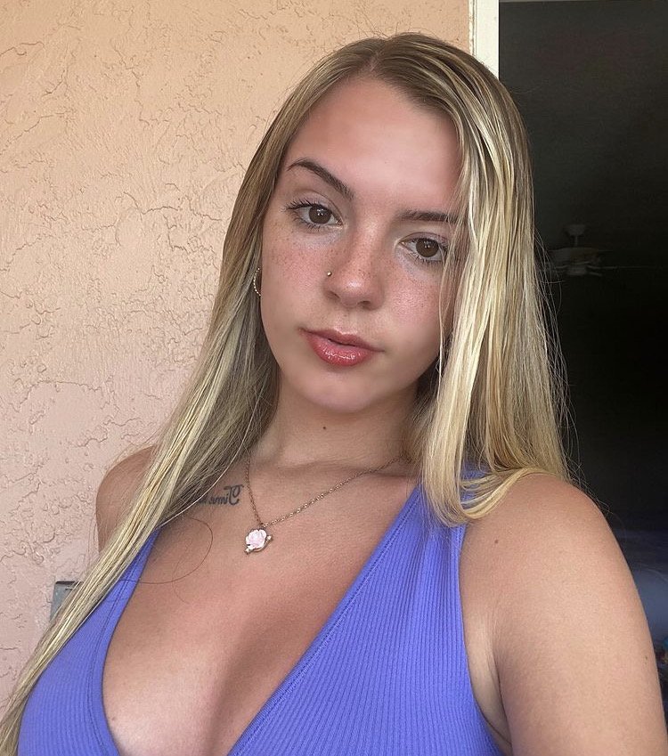 Ashley submitted by cuck. Message to submit your sluts #HRCthG2q