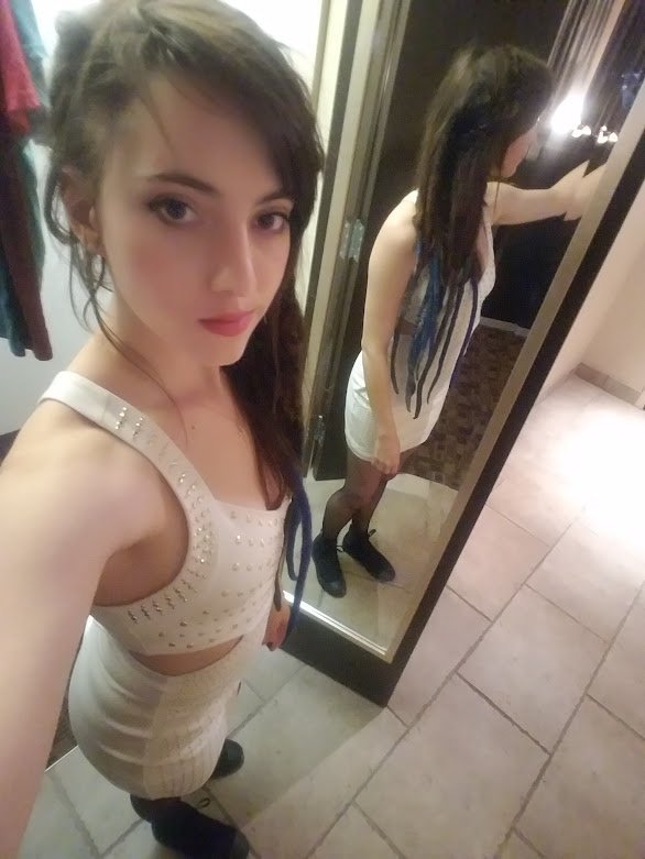 Hipster chick Allie J. from TX expressing her nude body for all to see! π #A5h56fY8