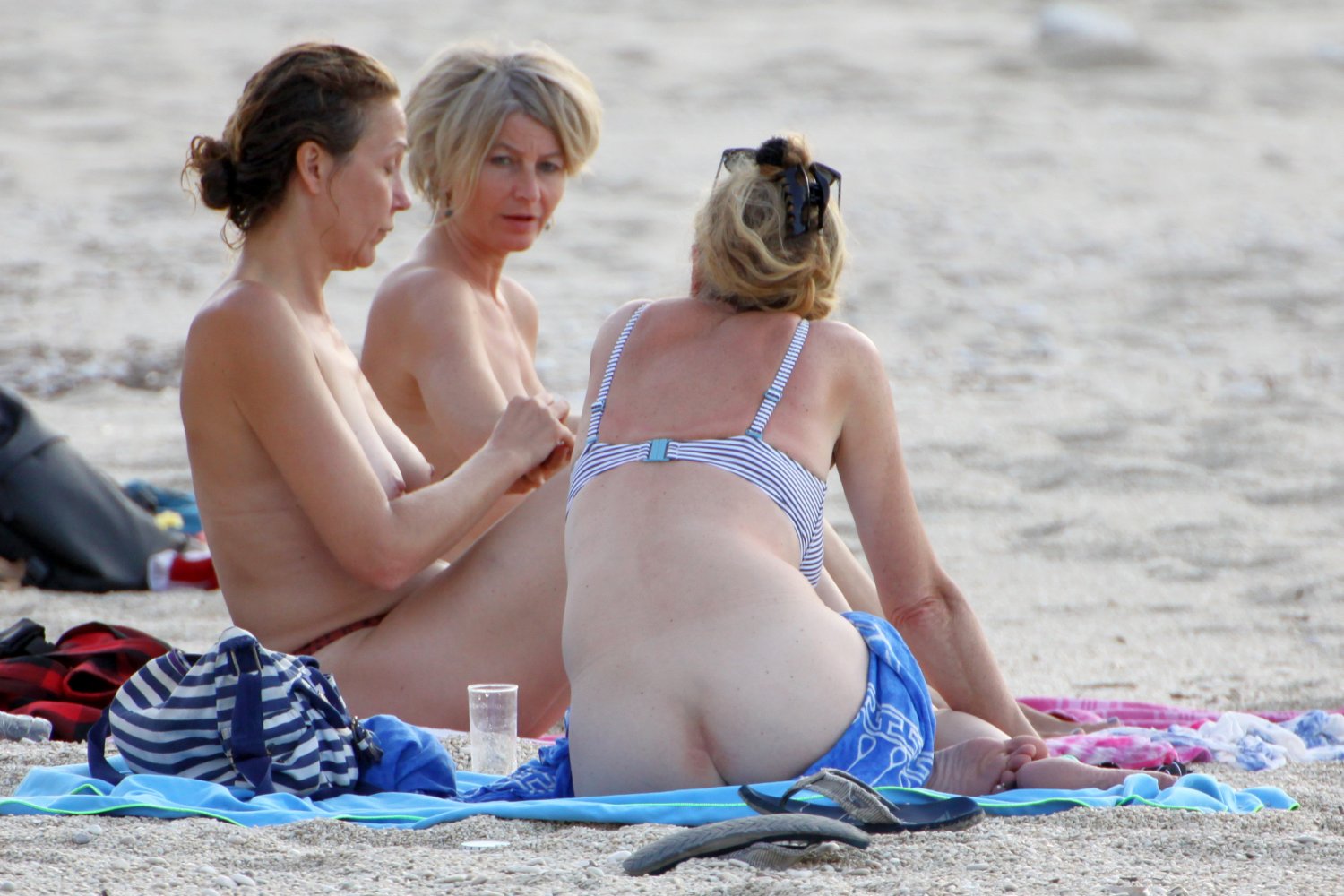 on the beach... #xNyU157M